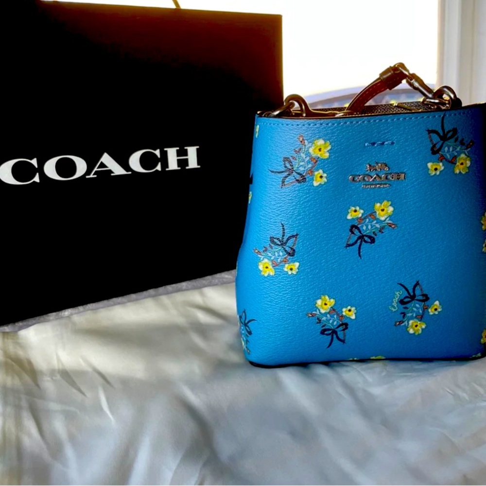 Authentic leather Coach bag with wallet